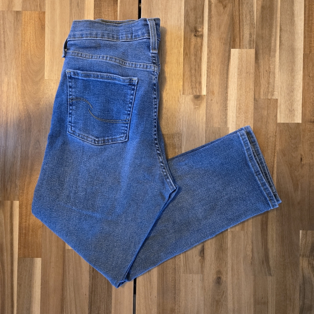 Levi Signature High Waisted straight w29